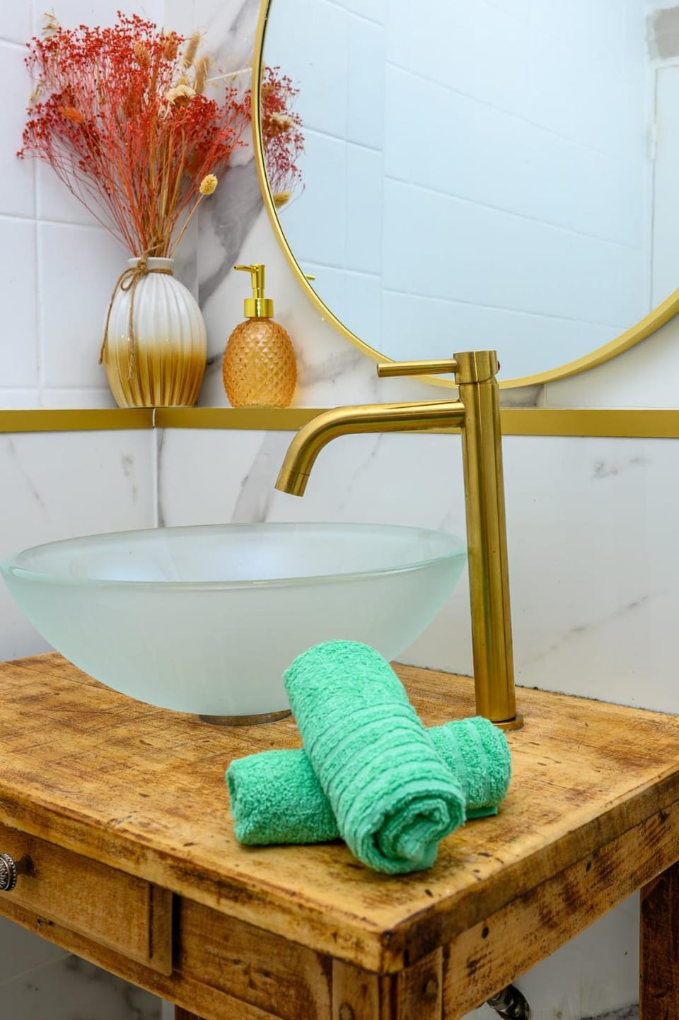 Bathroom, towels