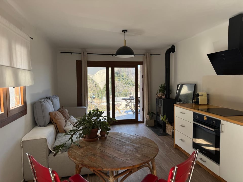 Property building, Dining area, Food