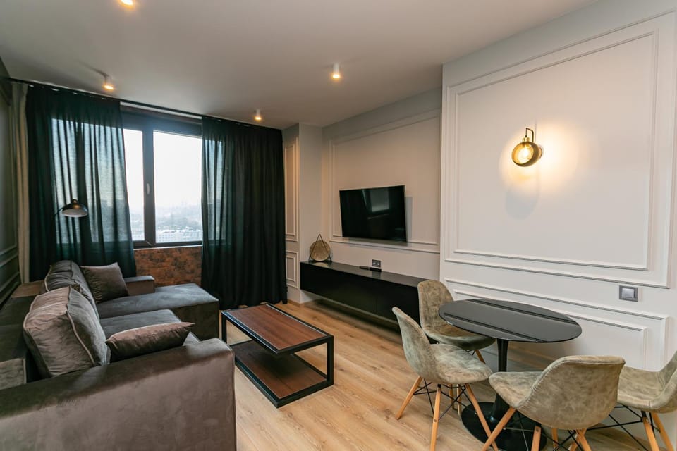 Communal lounge/ TV room, TV and multimedia, Living room, Seating area, Evening entertainment