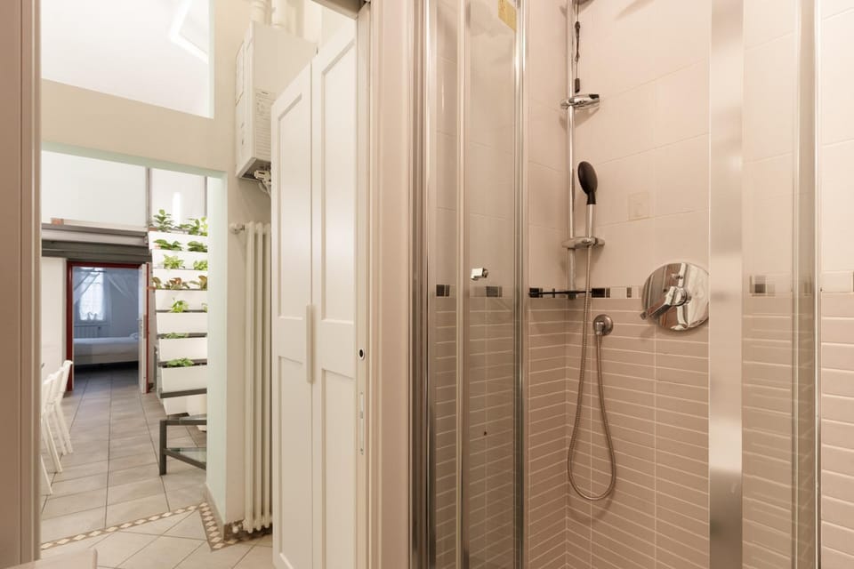 Charming Apartment near M1 Loreto and Iconic Tram 1 to City Center Apartment in Milan