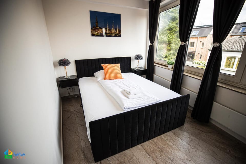 Bed, View (from property/room), Photo of the whole room, Bedroom, towels
