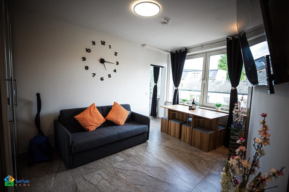 Communal lounge/ TV room, TV and multimedia, Living room, Seating area, Evening entertainment