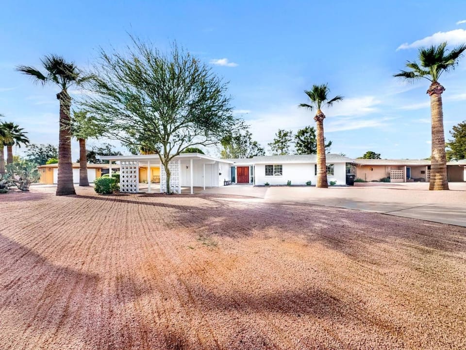 Revolta Fairway Retreat House in Mesa