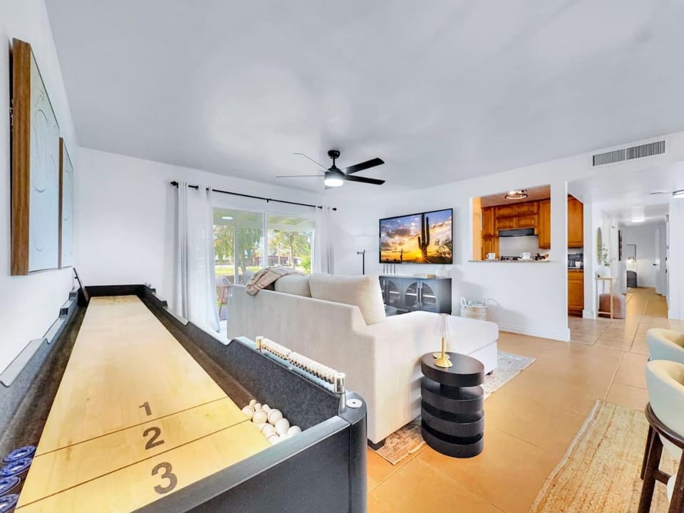 Revolta Fairway Retreat House in Mesa
