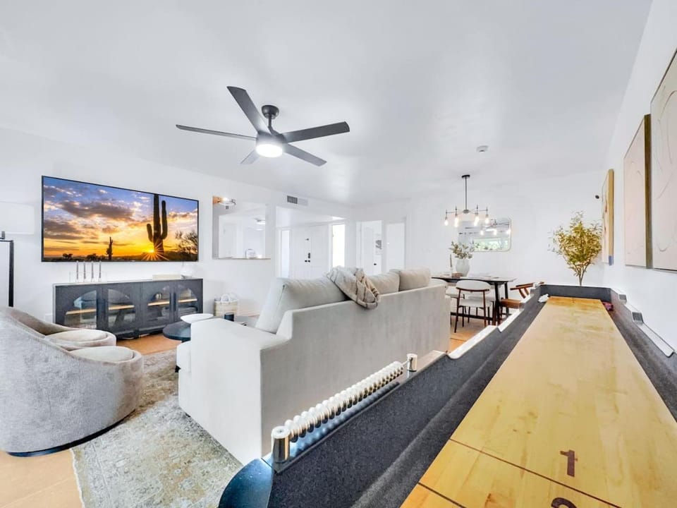 Revolta Fairway Retreat House in Mesa