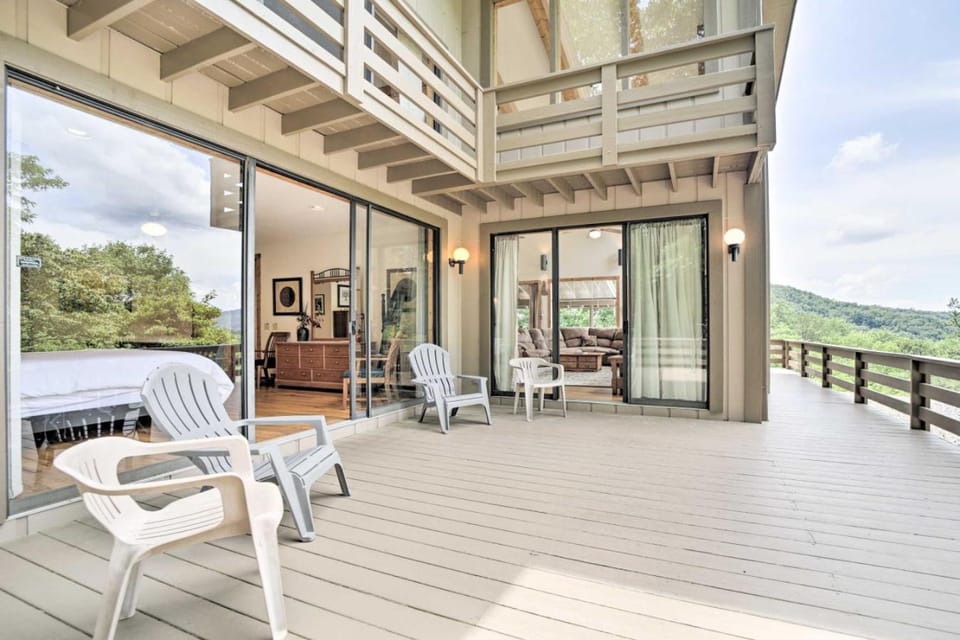 Patio, Balcony/Terrace, Mountain view