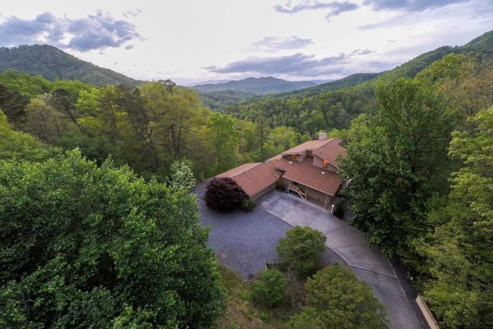 Property building, Natural landscape, Mountain view