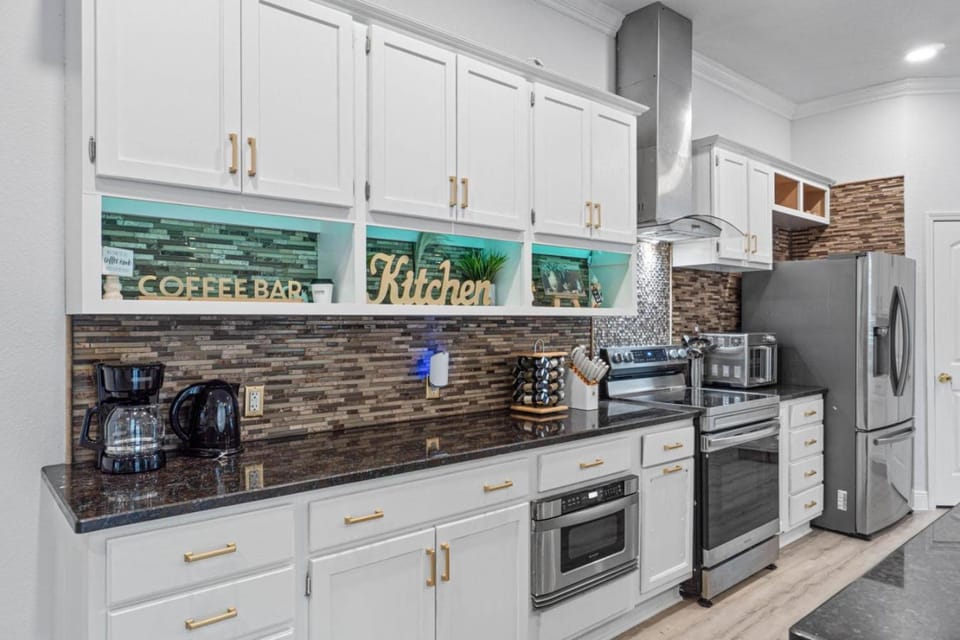 Beach 6BR Pool BBQ 5 Min to Beach Sleep 14 Villa in Fort Walton Beach