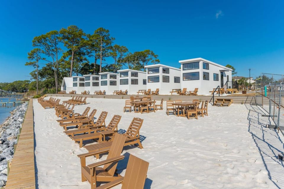 Luxury Waterfront Cabin 4 Cabin in Fort Walton Beach