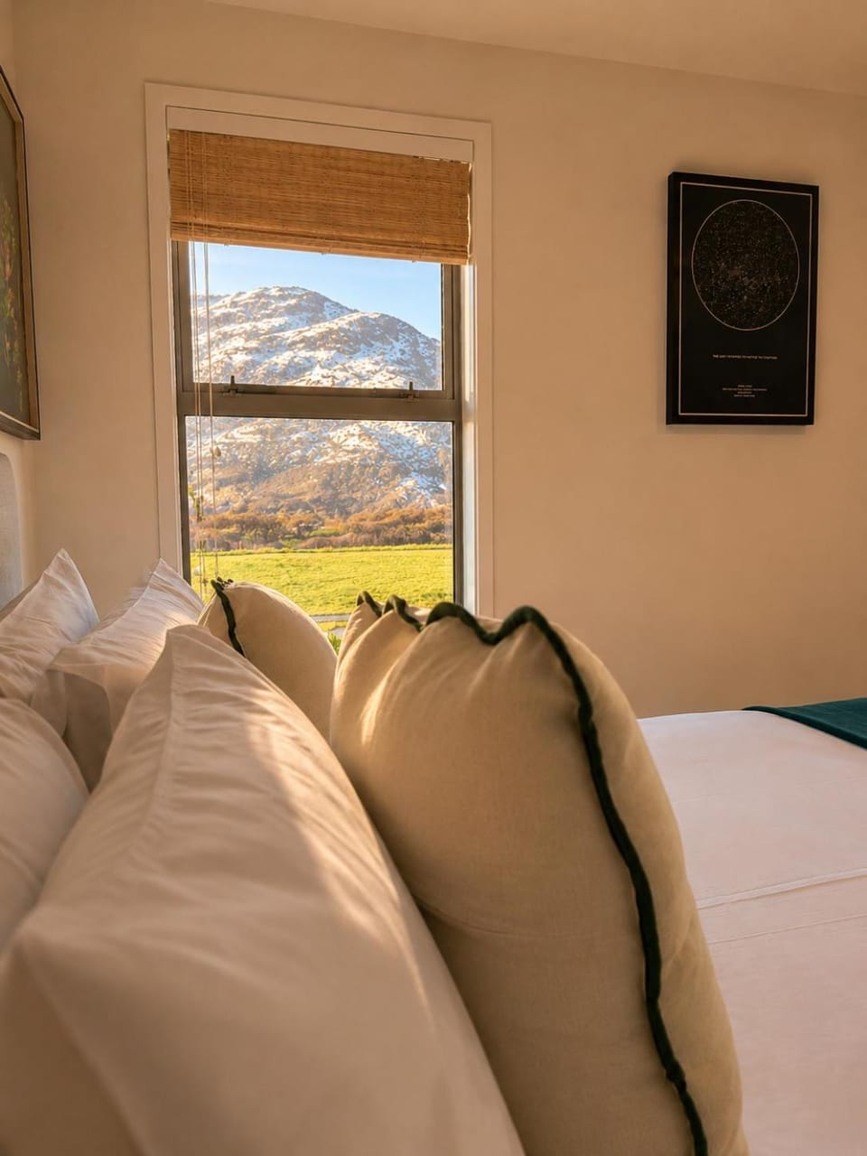 Bedroom, Mountain view