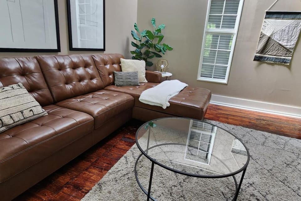 The Nama Retreat 201 - Renovated Downtown Loft near Gay St | Walk Everywhere House in Knoxville