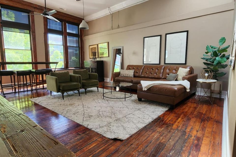 The Nama Retreat 201 - Renovated Downtown Loft near Gay St | Walk Everywhere House in Knoxville