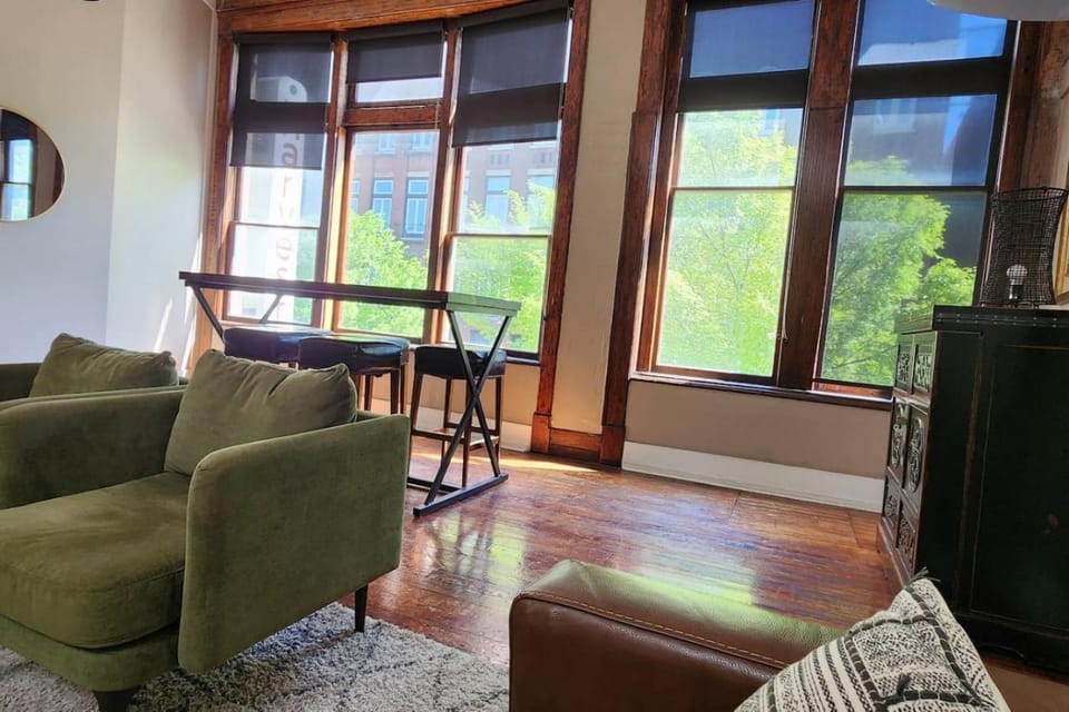 The Nama Retreat 201 - Renovated Downtown Loft near Gay St | Walk Everywhere House in Knoxville