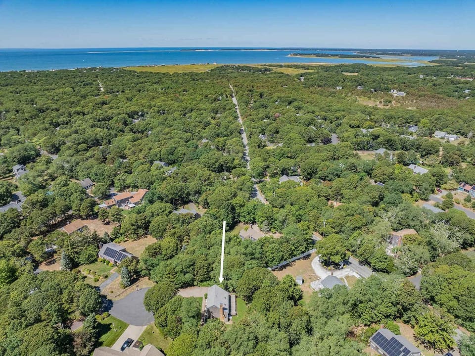 Minutes from Beaches Outdoor Shower Fire Pit House in North Eastham