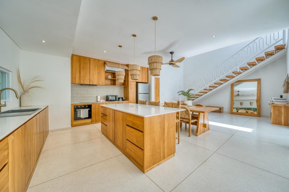 Dining area, kitchen