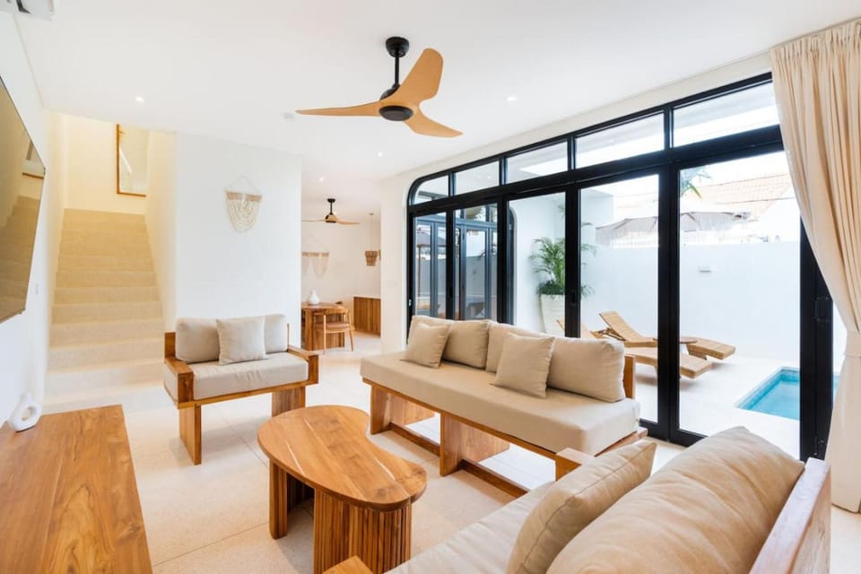 Living room, Pool view