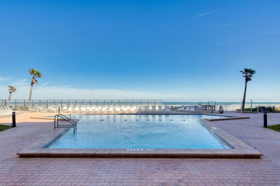 Oceanfront,Heated Pool, Tennis Courts, Balcony House in Edgewater