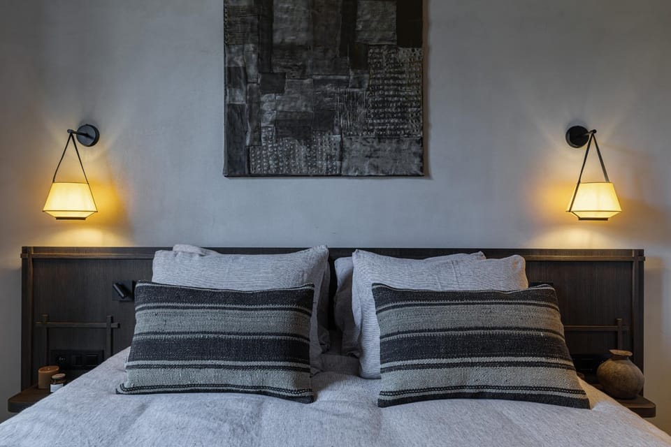 Photo of the whole room, Bedroom