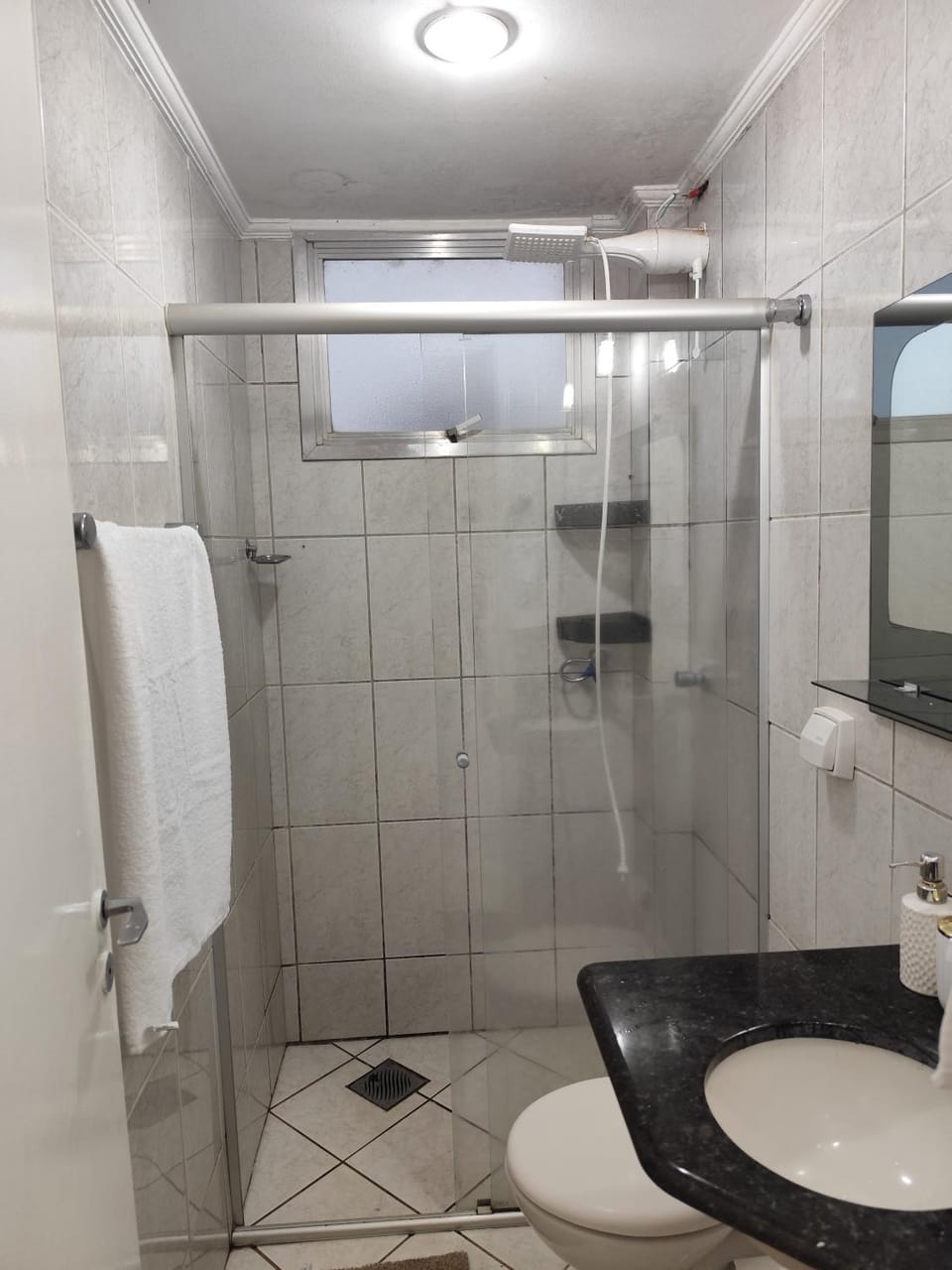 Shower, Toilet, Bathroom, towels