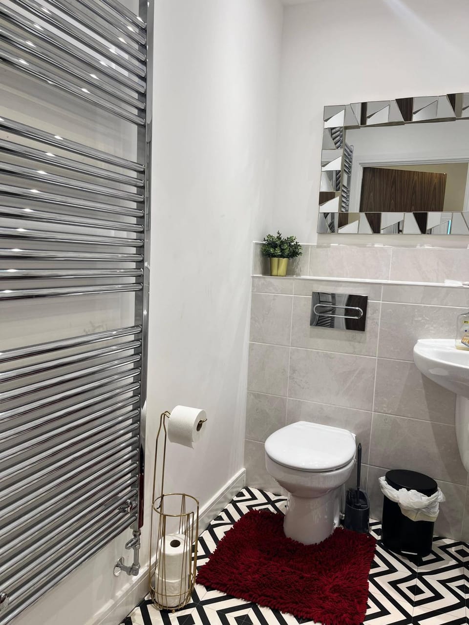 Shower, Toilet, Bathroom, Decorative detail, acessibility