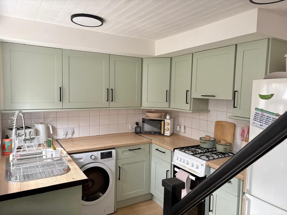 Coffee/tea facilities, Kitchen or kitchenette, oven, pet friendly, stove, toaster, washing machine, dryer
