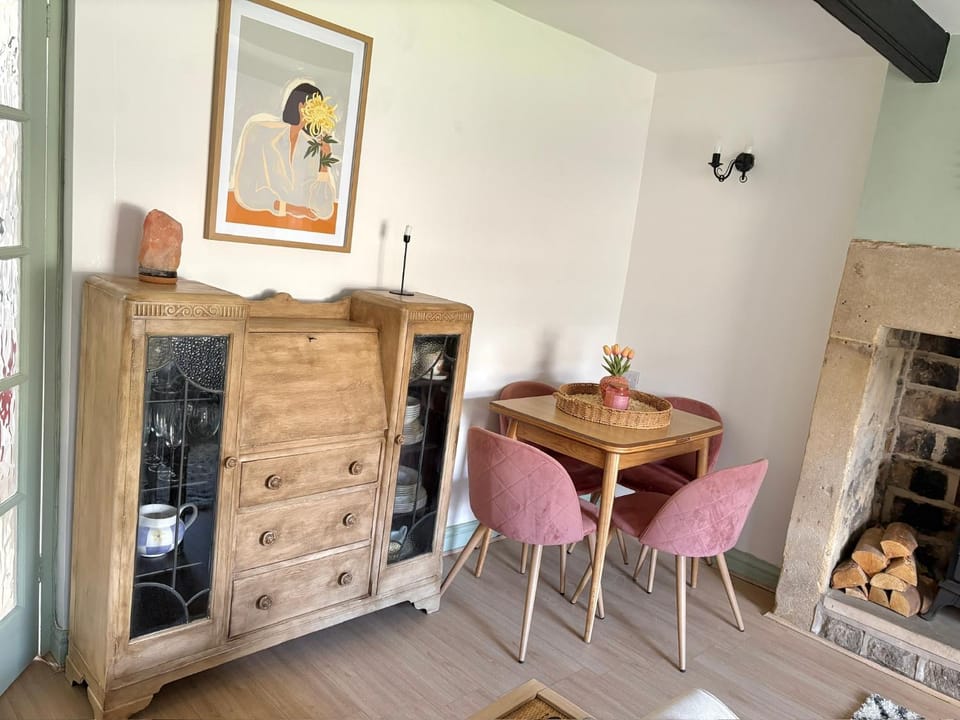 Seating area, Dining area