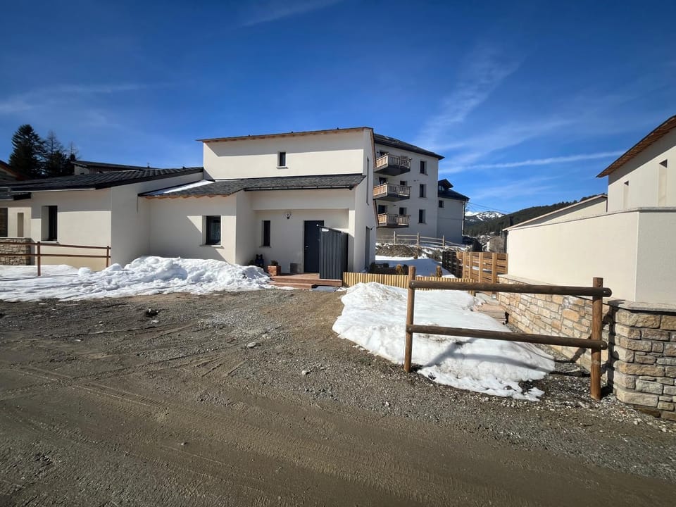 Property building, Day, Winter