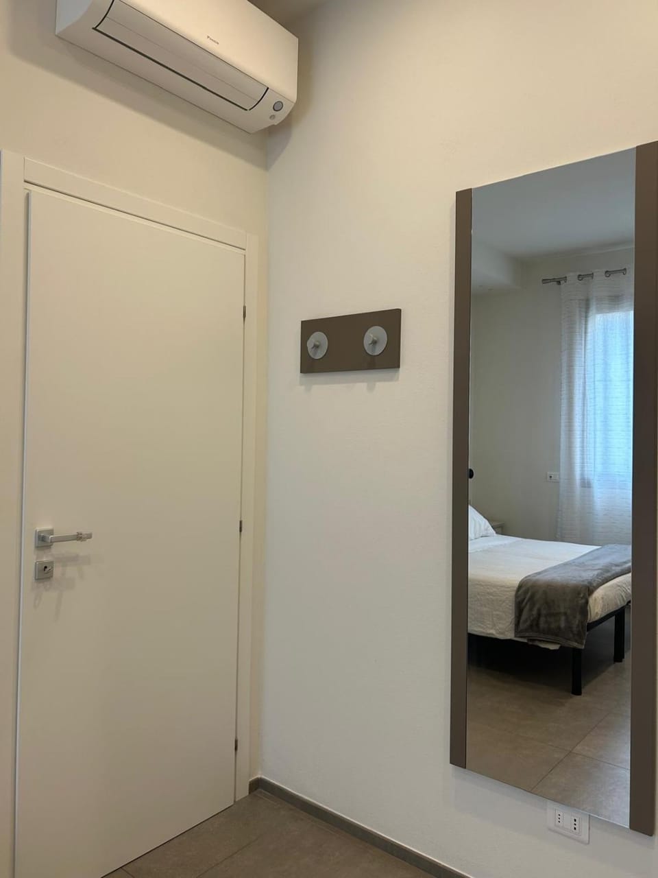 Bed, Photo of the whole room, Bedroom, air conditioner