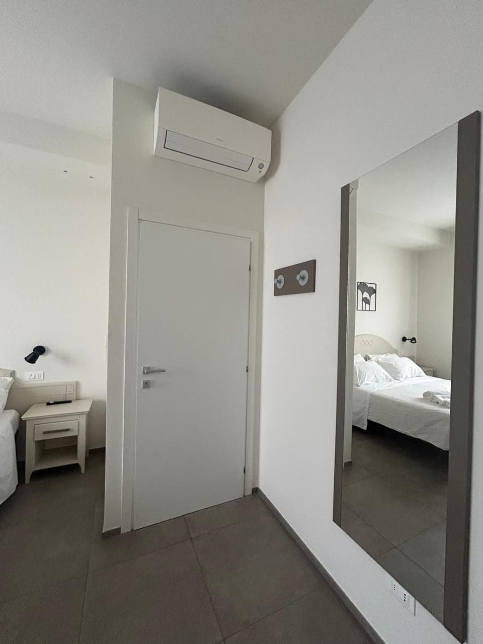Bed, Photo of the whole room, Bedroom, air conditioner