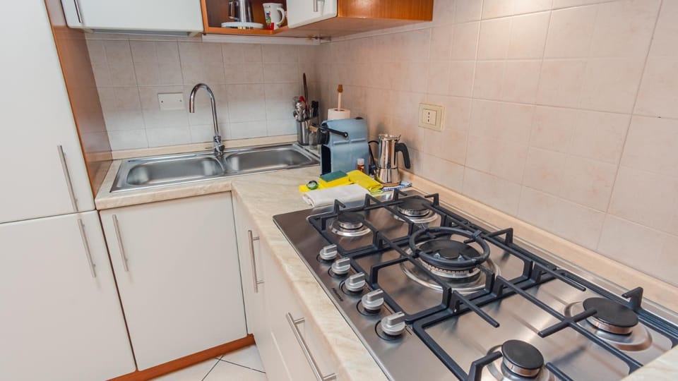 Kitchen or kitchenette, Other, stove