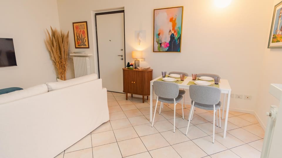 TV and multimedia, Living room, Other, Dining area