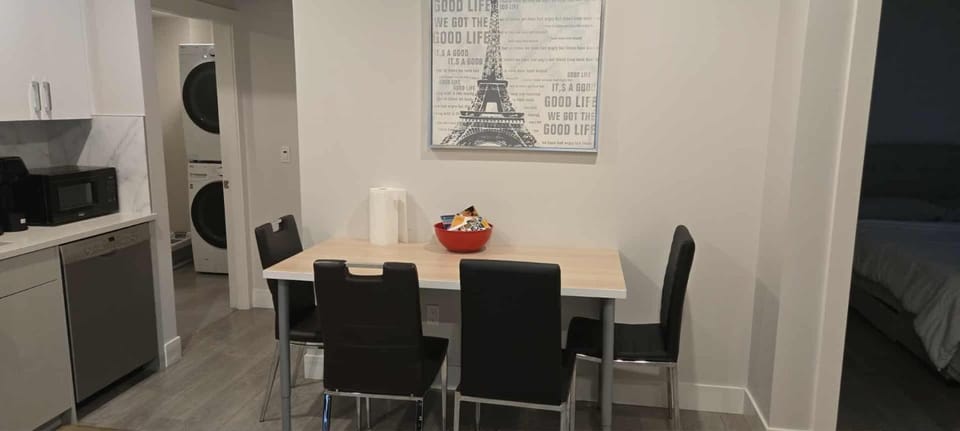 Kitchen or kitchenette, Seating area, Dining area