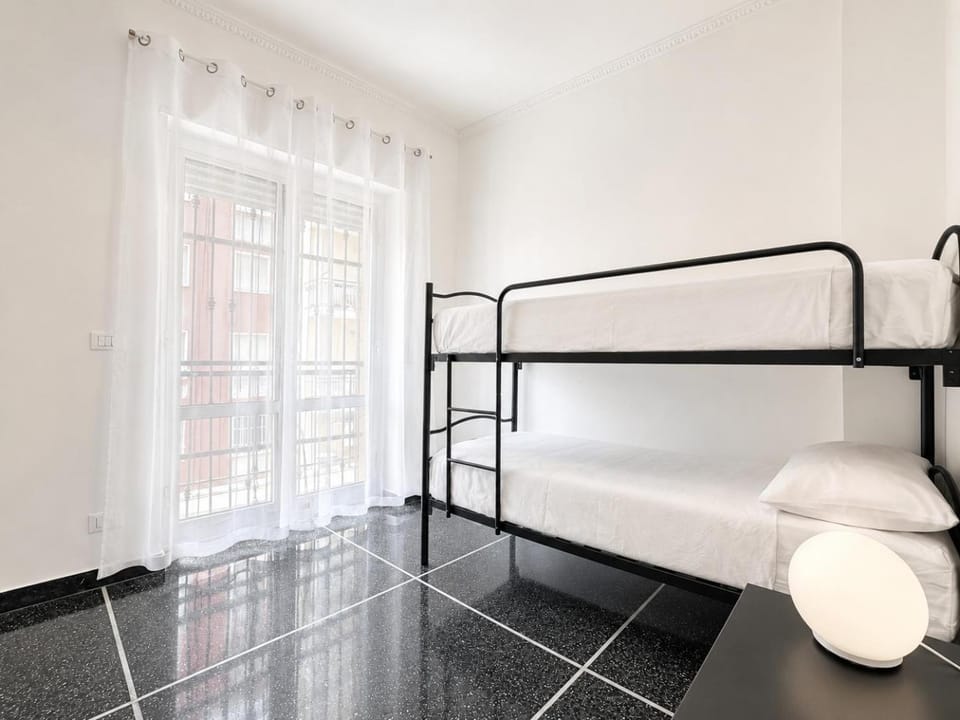 Bed, Photo of the whole room, Bedroom, bunk bed, towels