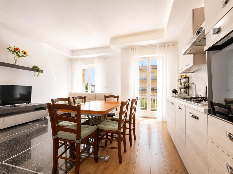 Kitchen or kitchenette, Living room, Seating area, Dining area, Evening entertainment, oven, stove