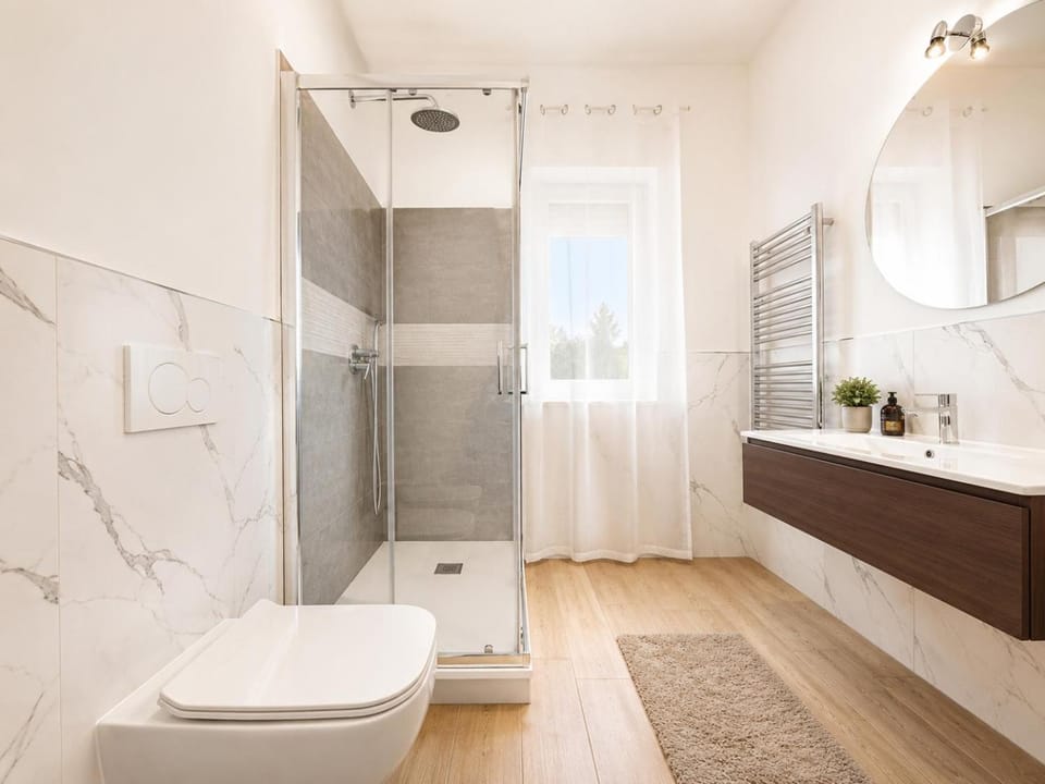 Shower, Toilet, Bathroom, towels
