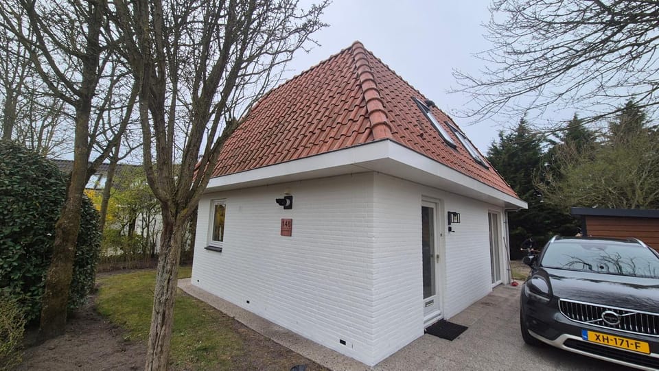 Beach & Dunes Bungalow with private garden and parking by NoordwijkMeer House in Noordwijkerhout