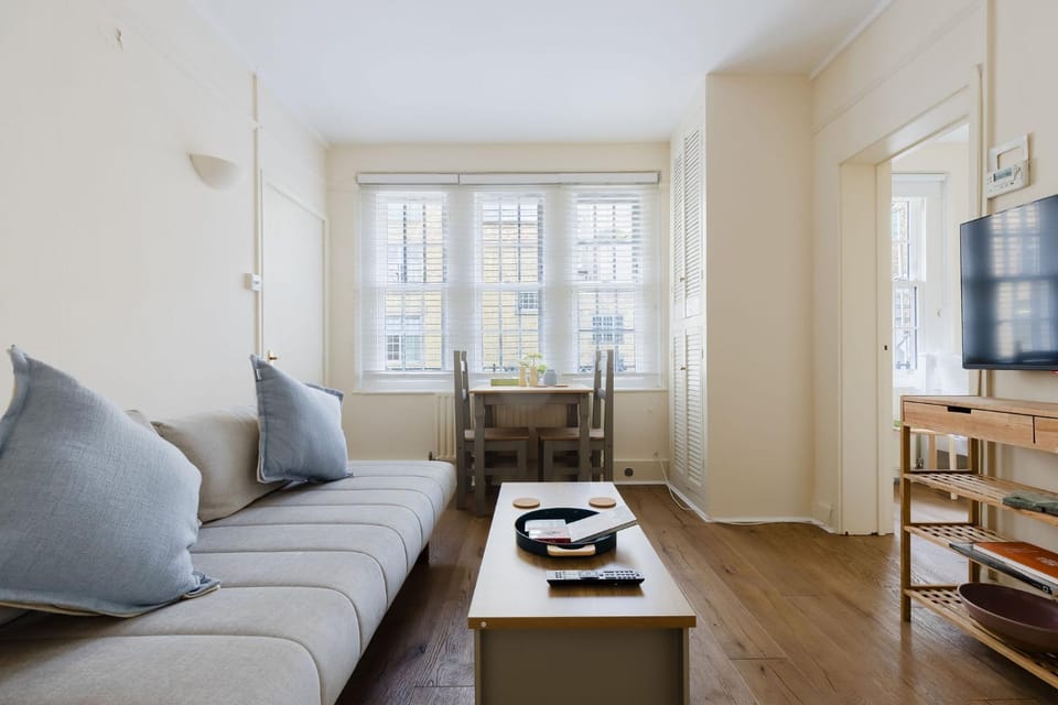 Incredibly Located 1BDR Hideaway in Soho Apartment in City of Westminster