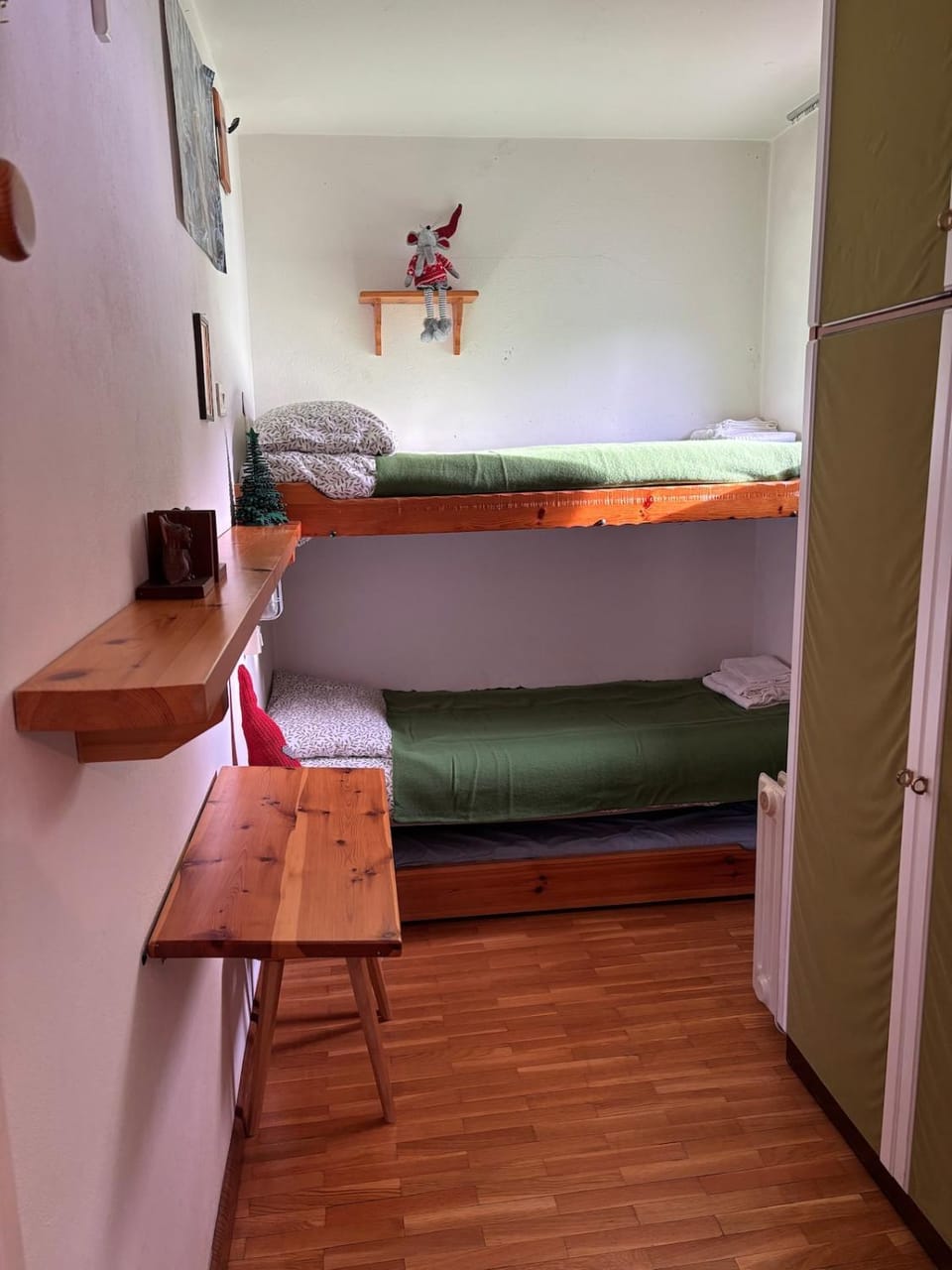 Bedroom, bunk bed