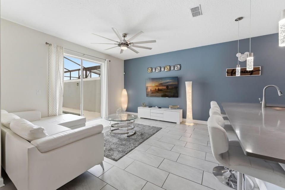 Communal lounge/ TV room, Living room