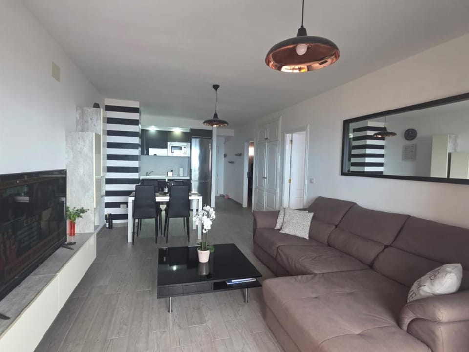 Communal lounge/ TV room, TV and multimedia, Kitchen or kitchenette, Living room, Seating area, Dining area, Evening entertainment