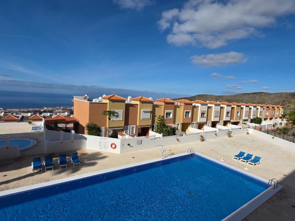Day, Natural landscape, Mountain view, Pool view, Swimming pool, sunbed