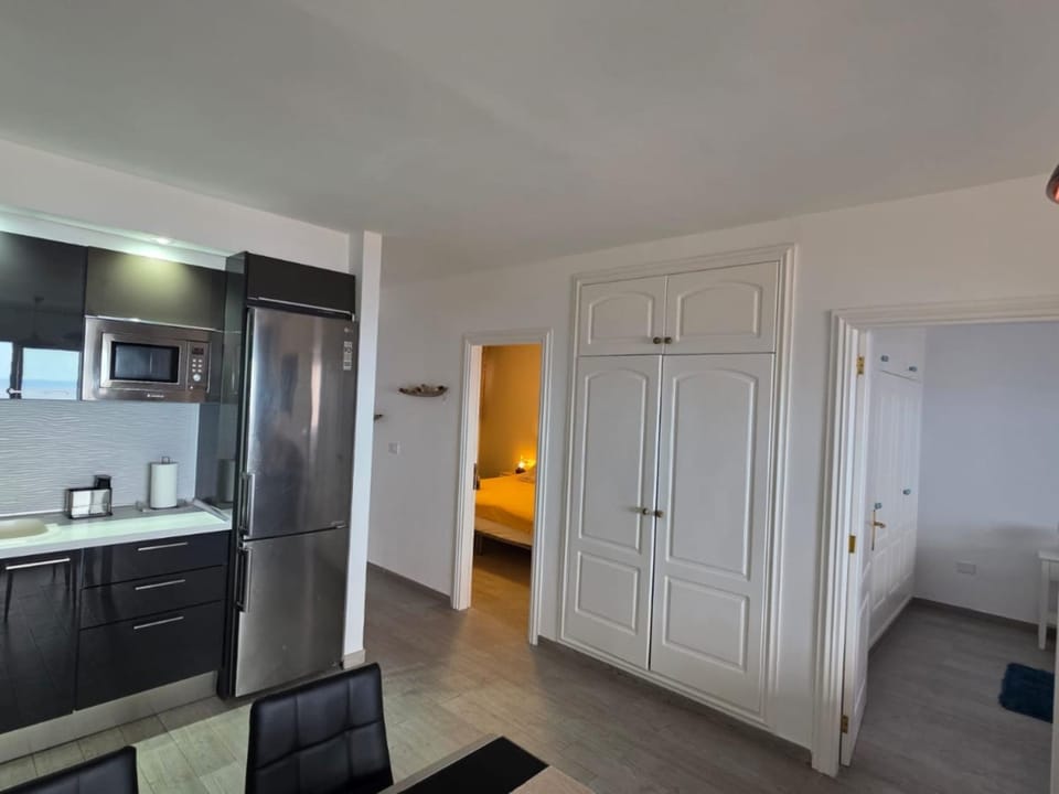 Kitchen or kitchenette, Seating area, minibar, oven