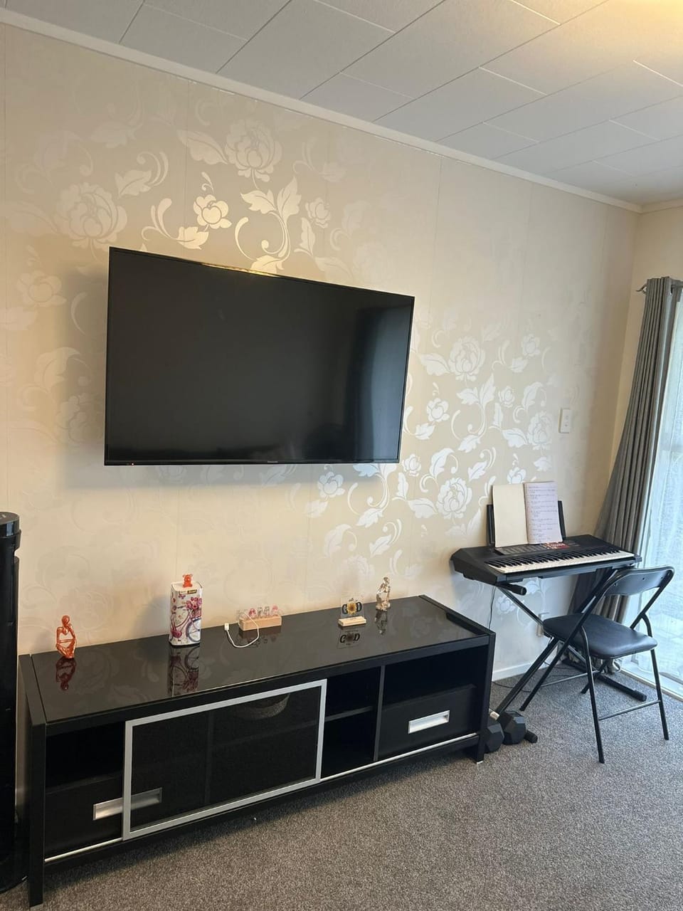 Sochi A double bed Room in a nice home Vacation rental in Wellington Region