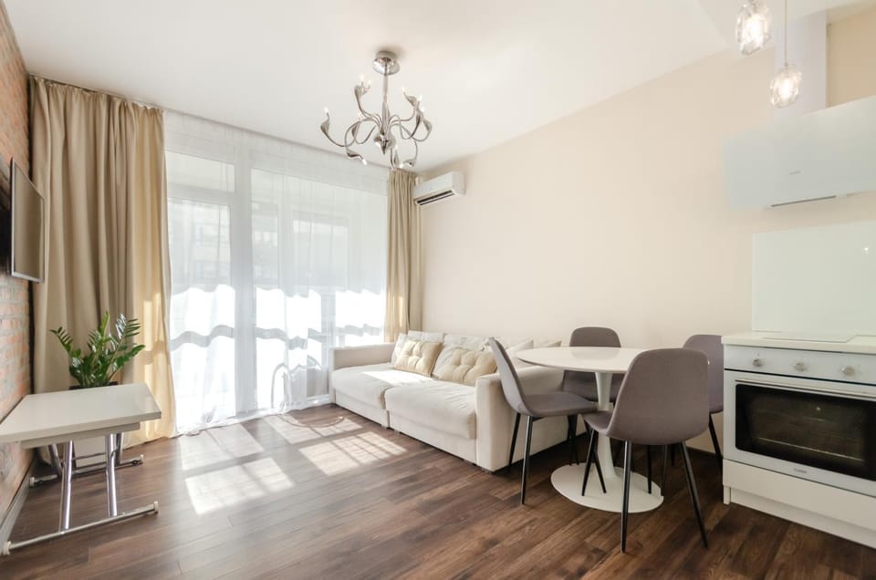 TV and multimedia, Living room, Seating area, Dining area, air conditioner