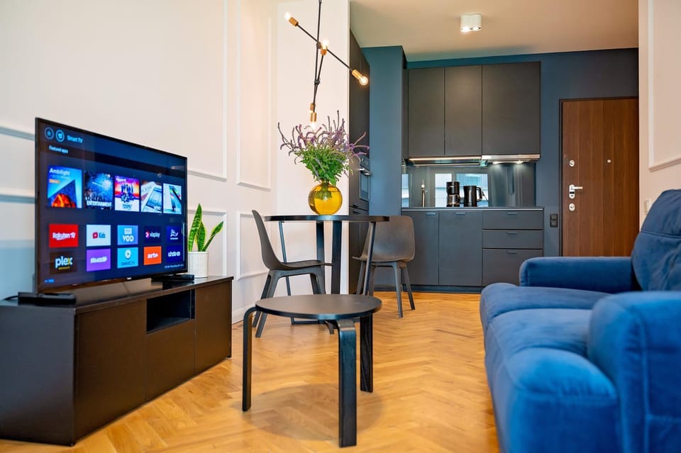 TV and multimedia, Kitchen or kitchenette, Living room, Seating area