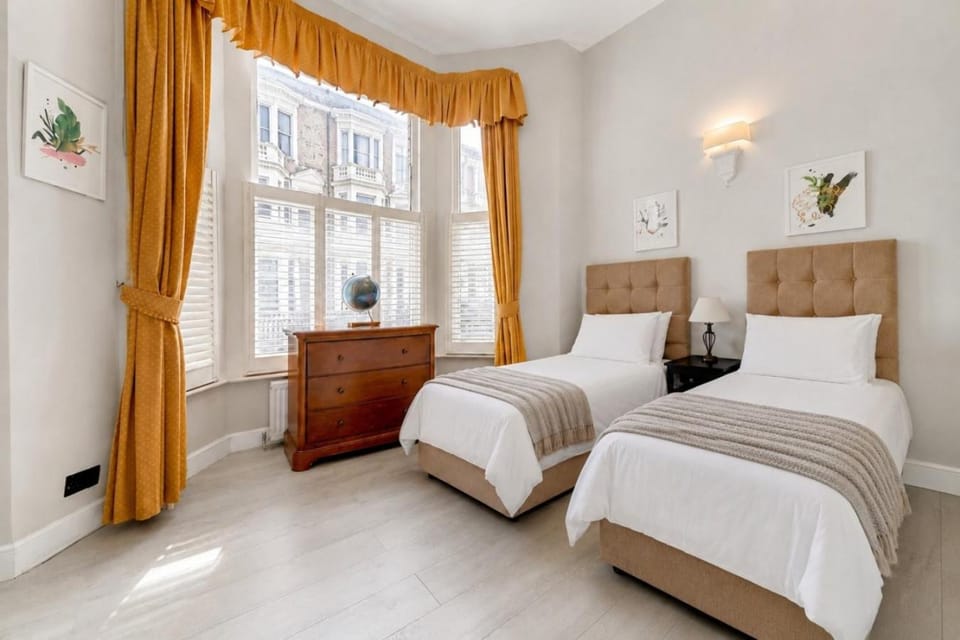 Charming Apartment in West Kensington by Yoko Property Apartment in City of Westminster