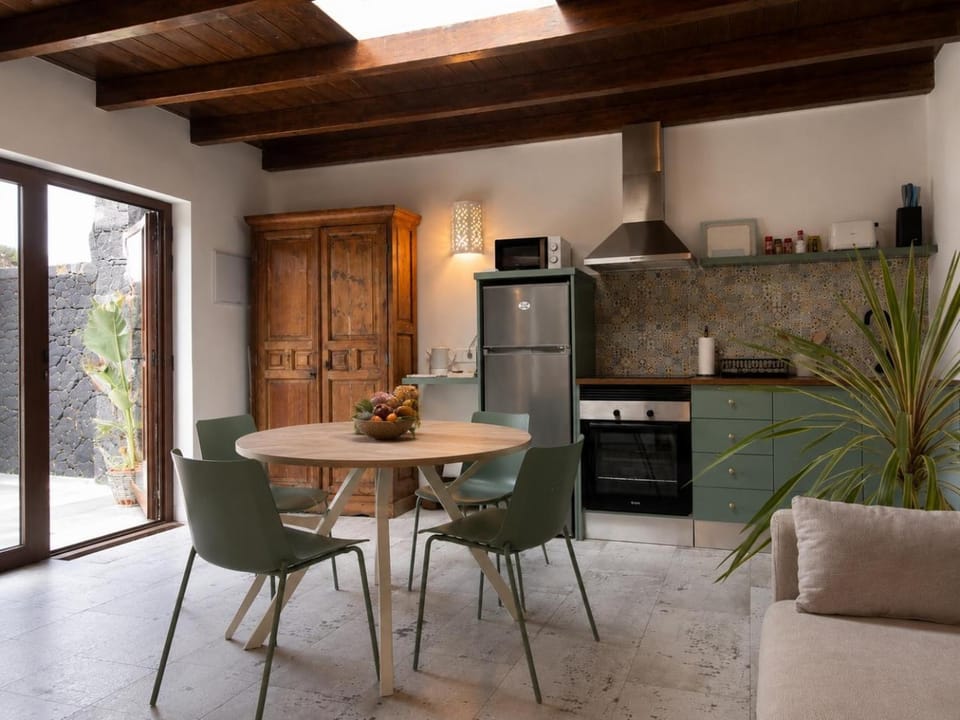 Kitchen or kitchenette, Living room, Dining area, oven, stove
