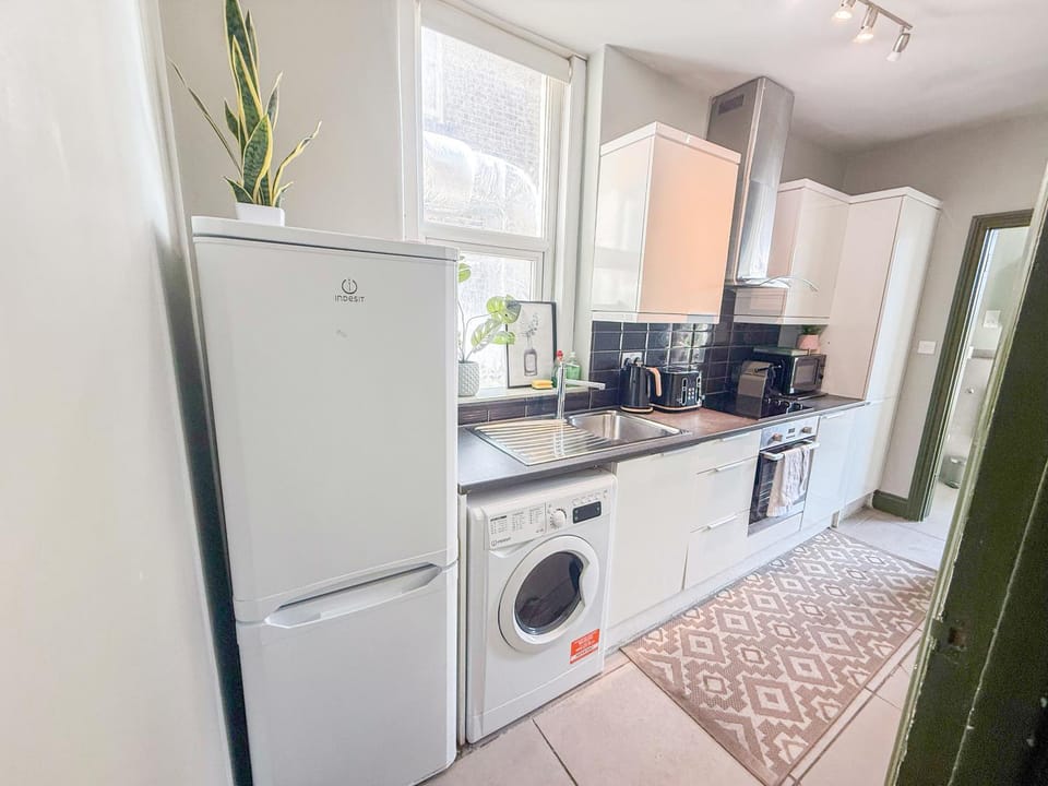 Decorative detail, microwave, oven, storage, stove, toaster, washing machine, dryer, kitchen