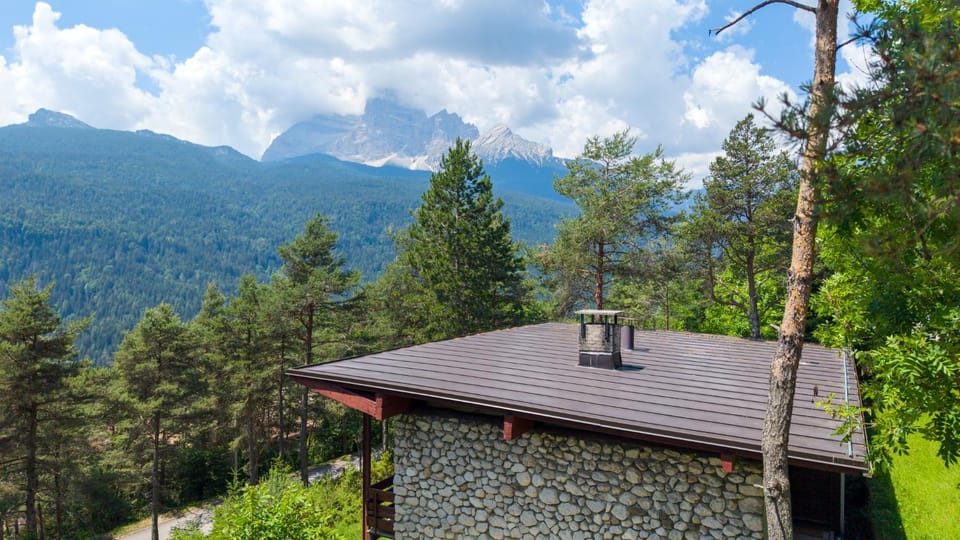 Panoramic chalet in the ENI Village near Cortina Chalet in Veneto