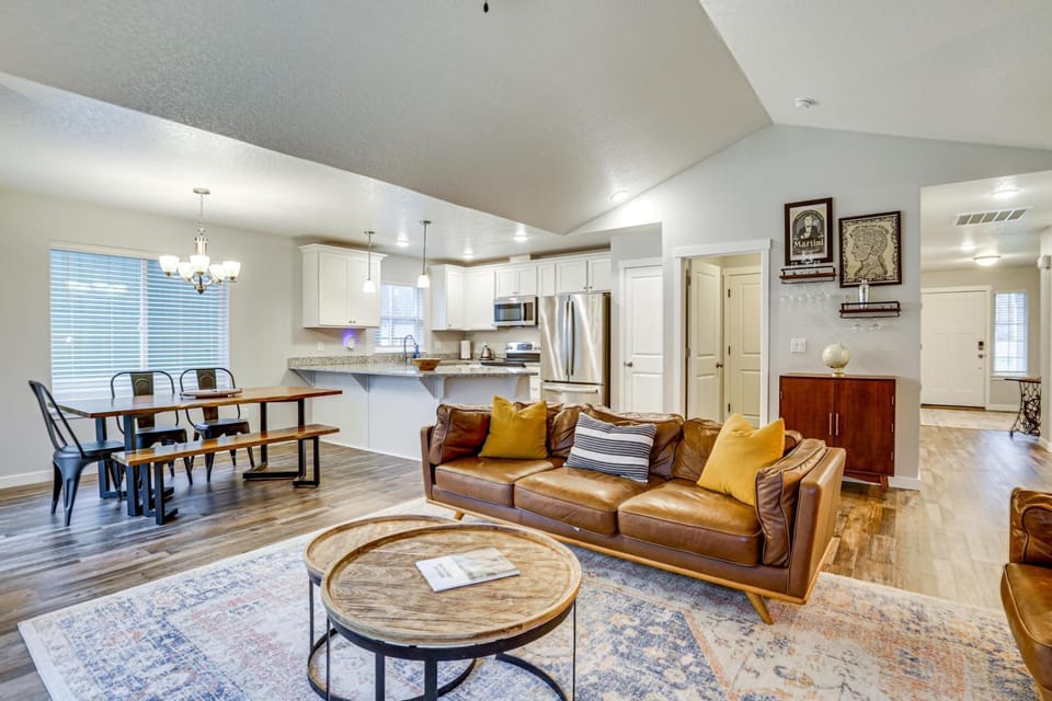 Entertainment Shed! Pet-Friendly Oregon Coast Home House in Bay City